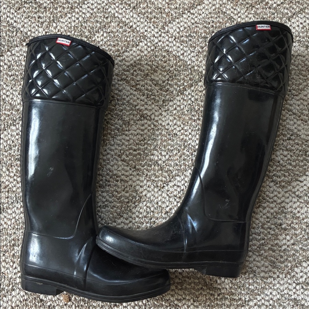 Black hunter rain boots.